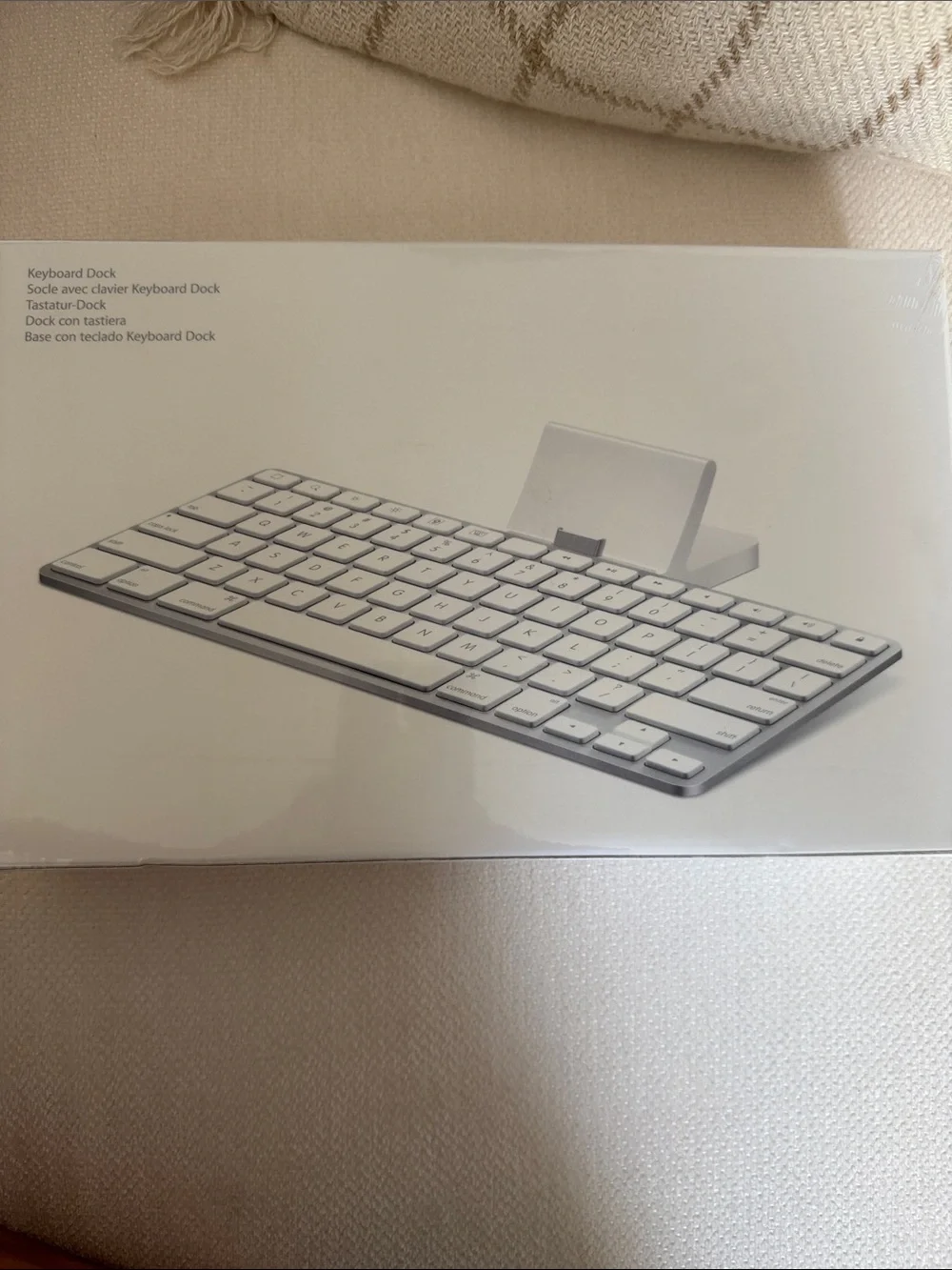 Apple iPad Keyboard Dock - White and Silver Brand new in sealed box